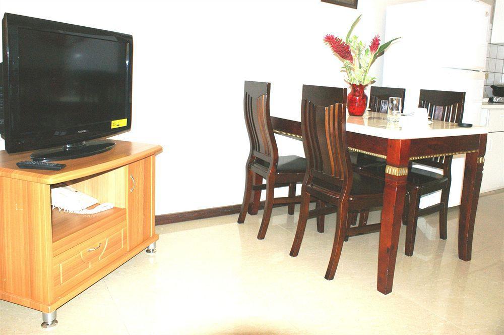 Aruba Blue Village Hotel And Apartments Palm Beach Bagian luar foto