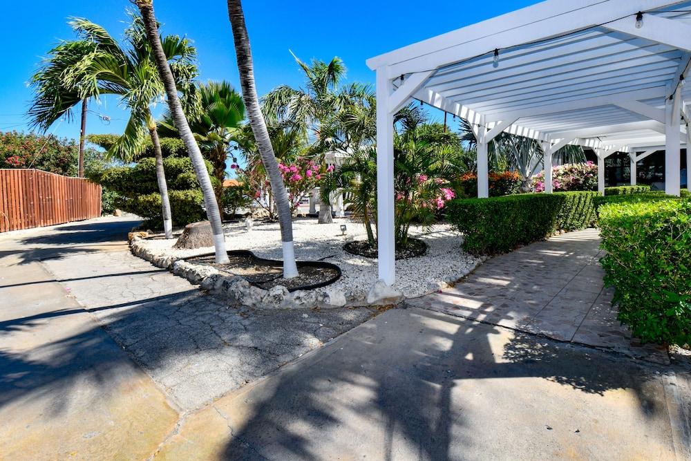 Aruba Blue Village Hotel And Apartments Palm Beach Bagian luar foto
